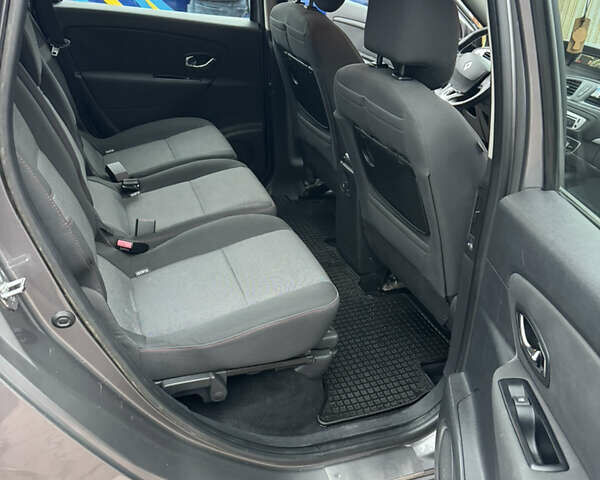 Сірий Рено Гранд Сценік, об'ємом двигуна 1.6 л та пробігом 251 тис. км за 9300 $, фото 23 на Automoto.ua