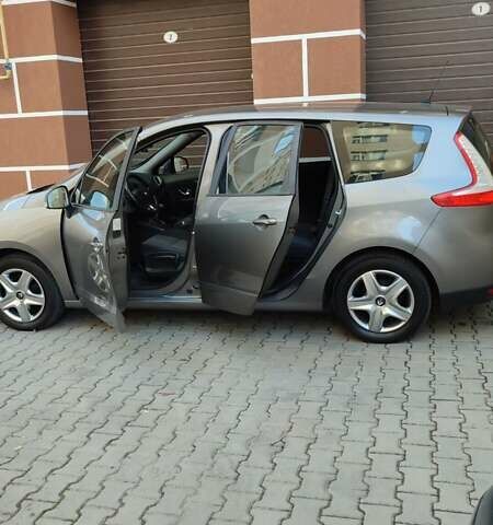 Серый Рено Гранд Сценик, объемом двигателя 1.5 л и пробегом 210 тыс. км за 9650 $, фото 10 на Automoto.ua