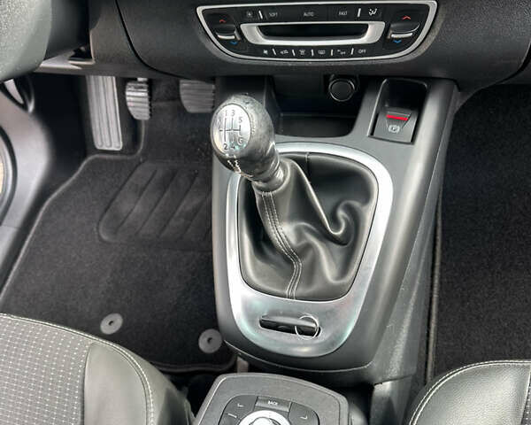 Серый Рено Гранд Сценик, объемом двигателя 1.6 л и пробегом 222 тыс. км за 8900 $, фото 15 на Automoto.ua