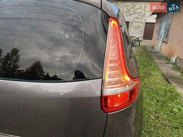 Серый Рено Гранд Сценик, объемом двигателя 1.2 л и пробегом 237 тыс. км за 7799 $, фото 22 на Automoto.ua