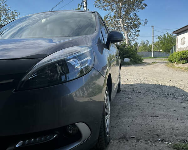 Серый Рено Гранд Сценик, объемом двигателя 1.46 л и пробегом 240 тыс. км за 8500 $, фото 2 на Automoto.ua