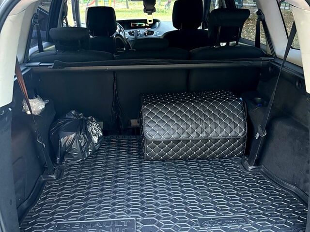 Серый Рено Гранд Сценик, объемом двигателя 1.5 л и пробегом 230 тыс. км за 8600 $, фото 5 на Automoto.ua