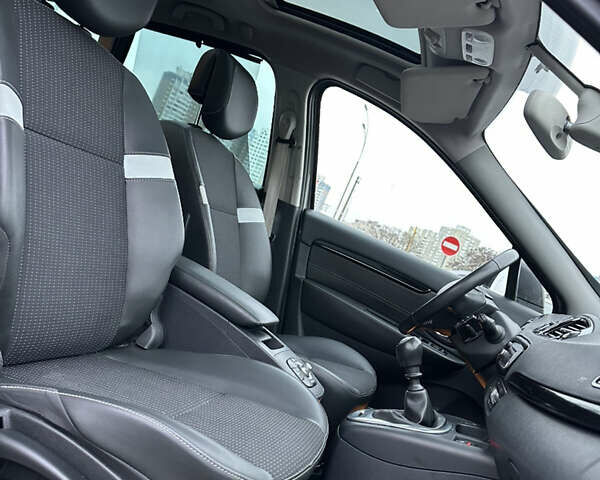 Сірий Рено Гранд Сценік, об'ємом двигуна 1.5 л та пробігом 225 тис. км за 10899 $, фото 61 на Automoto.ua