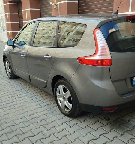 Серый Рено Гранд Сценик, объемом двигателя 1.5 л и пробегом 210 тыс. км за 9650 $, фото 12 на Automoto.ua