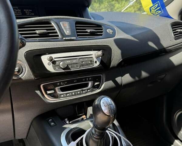 Серый Рено Гранд Сценик, объемом двигателя 1.6 л и пробегом 260 тыс. км за 9300 $, фото 22 на Automoto.ua