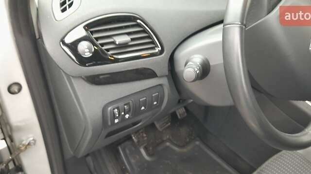 Серый Рено Гранд Сценик, объемом двигателя 1.46 л и пробегом 223 тыс. км за 11199 $, фото 18 на Automoto.ua