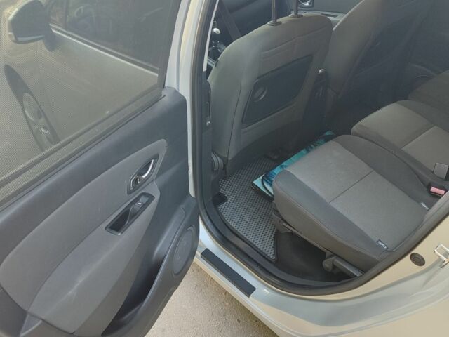 Сірий Рено Гранд Сценік, об'ємом двигуна 1.6 л та пробігом 212 тис. км за 10000 $, фото 14 на Automoto.ua