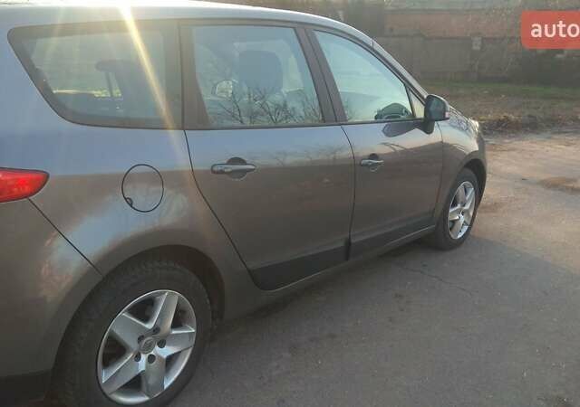 Серый Рено Гранд Сценик, объемом двигателя 1.5 л и пробегом 260 тыс. км за 10000 $, фото 2 на Automoto.ua