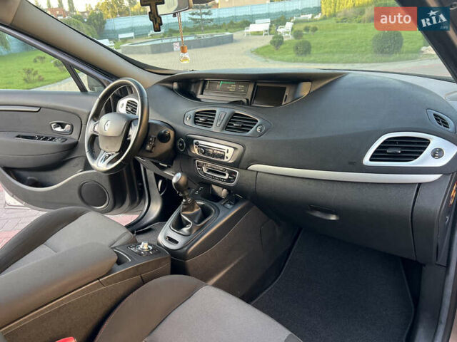 Серый Рено Гранд Сценик, объемом двигателя 1.6 л и пробегом 203 тыс. км за 8990 $, фото 31 на Automoto.ua