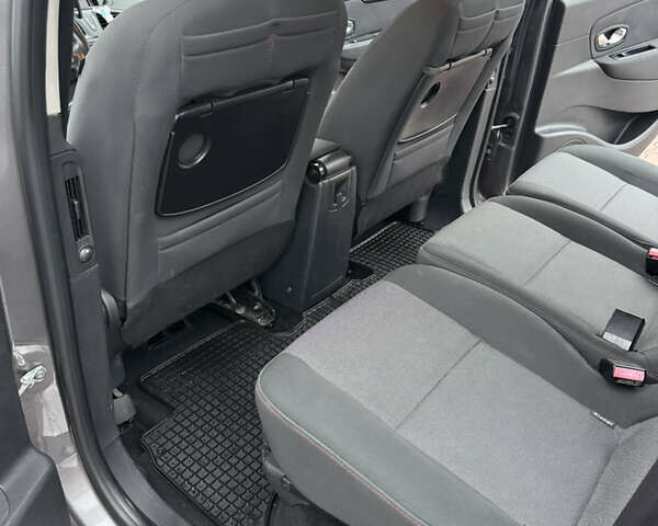 Сірий Рено Гранд Сценік, об'ємом двигуна 1.6 л та пробігом 251 тис. км за 9300 $, фото 27 на Automoto.ua