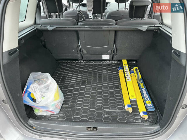 Серый Рено Гранд Сценик, объемом двигателя 1.5 л и пробегом 220 тыс. км за 8500 $, фото 11 на Automoto.ua