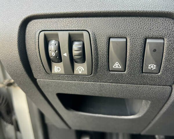 Серый Рено Гранд Сценик, объемом двигателя 1.6 л и пробегом 212 тыс. км за 8778 $, фото 16 на Automoto.ua