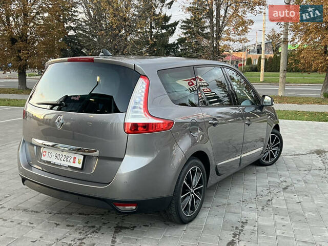Серый Рено Гранд Сценик, объемом двигателя 0 л и пробегом 207 тыс. км за 10999 $, фото 6 на Automoto.ua