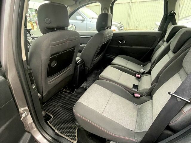 Сірий Рено Гранд Сценік, об'ємом двигуна 1.6 л та пробігом 251 тис. км за 9200 $, фото 6 на Automoto.ua