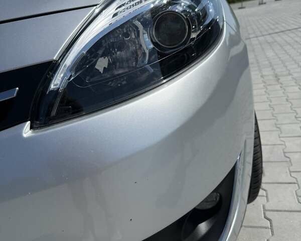 Серый Рено Гранд Сценик, объемом двигателя 1.6 л и пробегом 260 тыс. км за 9300 $, фото 2 на Automoto.ua