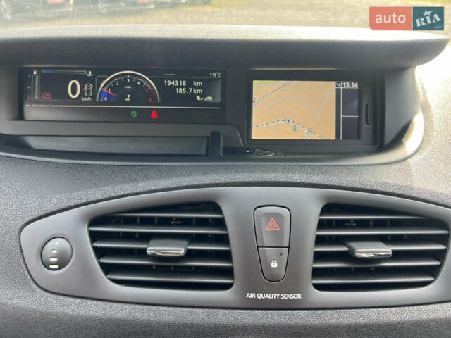 Серый Рено Гранд Сценик, объемом двигателя 1.6 л и пробегом 212 тыс. км за 8778 $, фото 26 на Automoto.ua