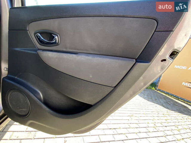 Серый Рено Гранд Сценик, объемом двигателя 1.5 л и пробегом 225 тыс. км за 9700 $, фото 23 на Automoto.ua