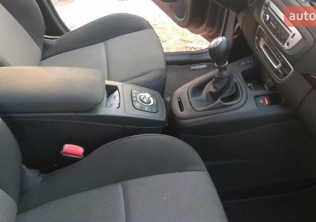 Серый Рено Гранд Сценик, объемом двигателя 1.5 л и пробегом 260 тыс. км за 10000 $, фото 22 на Automoto.ua