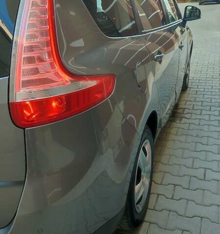 Серый Рено Гранд Сценик, объемом двигателя 1.5 л и пробегом 210 тыс. км за 9650 $, фото 19 на Automoto.ua