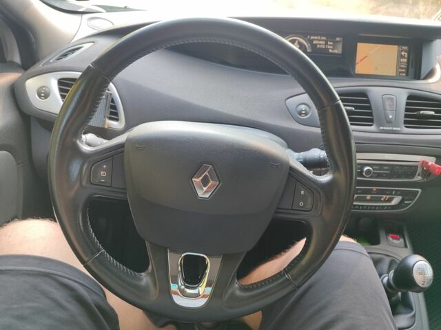 Сірий Рено Гранд Сценік, об'ємом двигуна 1.6 л та пробігом 212 тис. км за 10000 $, фото 12 на Automoto.ua