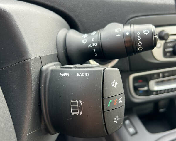 Серый Рено Гранд Сценик, объемом двигателя 1.6 л и пробегом 212 тыс. км за 8778 $, фото 20 на Automoto.ua