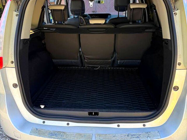 Серый Рено Гранд Сценик, объемом двигателя 1.5 л и пробегом 175 тыс. км за 9000 $, фото 4 на Automoto.ua