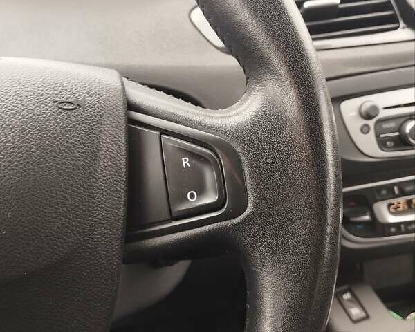 Серый Рено Гранд Сценик, объемом двигателя 1.5 л и пробегом 219 тыс. км за 10400 $, фото 35 на Automoto.ua