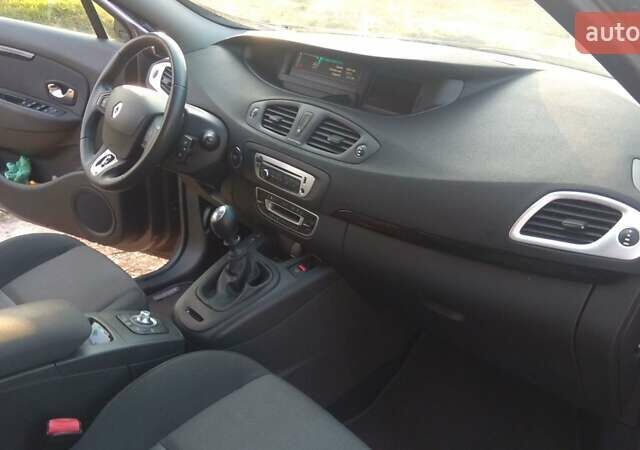 Серый Рено Гранд Сценик, объемом двигателя 1.5 л и пробегом 260 тыс. км за 10000 $, фото 11 на Automoto.ua