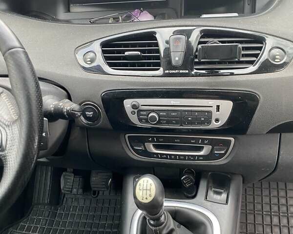 Сірий Рено Гранд Сценік, об'ємом двигуна 1.6 л та пробігом 250 тис. км за 4800 $, фото 13 на Automoto.ua