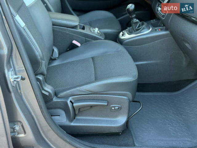 Рено Гранд Сценик 2013 в Стрые на Automoto.ua Серый Рено Гранд Сценик, объемом двигателя 1.6 л и пробегом 229 тыс. км за 9750 $, фото 54 на Automoto.ua