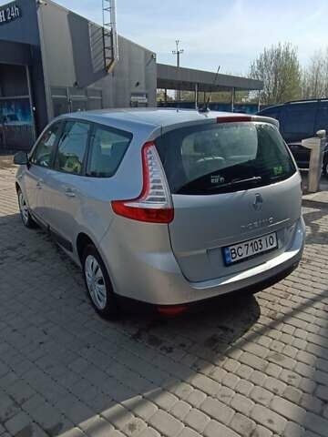 Серый Рено Гранд Сценик, объемом двигателя 1.46 л и пробегом 212 тыс. км за 8650 $, фото 3 на Automoto.ua