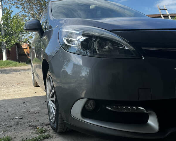 Серый Рено Гранд Сценик, объемом двигателя 1.46 л и пробегом 240 тыс. км за 8500 $, фото 1 на Automoto.ua