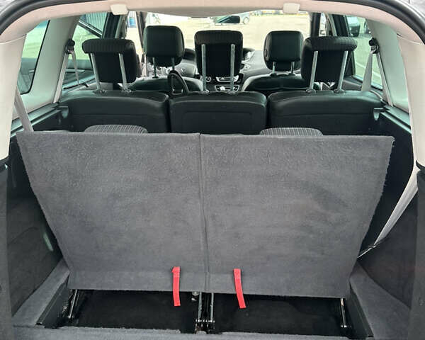 Серый Рено Гранд Сценик, объемом двигателя 1.6 л и пробегом 222 тыс. км за 8900 $, фото 12 на Automoto.ua