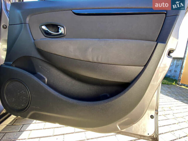 Сірий Рено Гранд Сценік, об'ємом двигуна 1.5 л та пробігом 225 тис. км за 8999 $, фото 22 на Automoto.ua