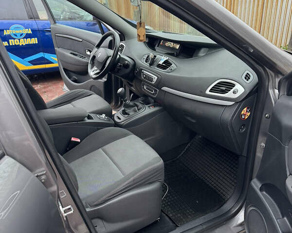 Сірий Рено Гранд Сценік, об'ємом двигуна 1.6 л та пробігом 251 тис. км за 9300 $, фото 43 на Automoto.ua