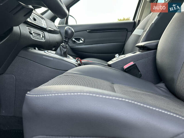 Серый Рено Гранд Сценик, объемом двигателя 1.6 л и пробегом 229 тыс. км за 10650 $, фото 56 на Automoto.ua