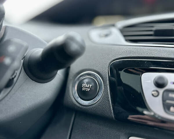 Сірий Рено Гранд Сценік, об'ємом двигуна 1.5 л та пробігом 225 тис. км за 10899 $, фото 43 на Automoto.ua