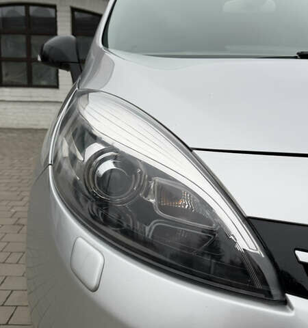 Серый Рено Гранд Сценик, объемом двигателя 1.6 л и пробегом 300 тыс. км за 10500 $, фото 4 на Automoto.ua