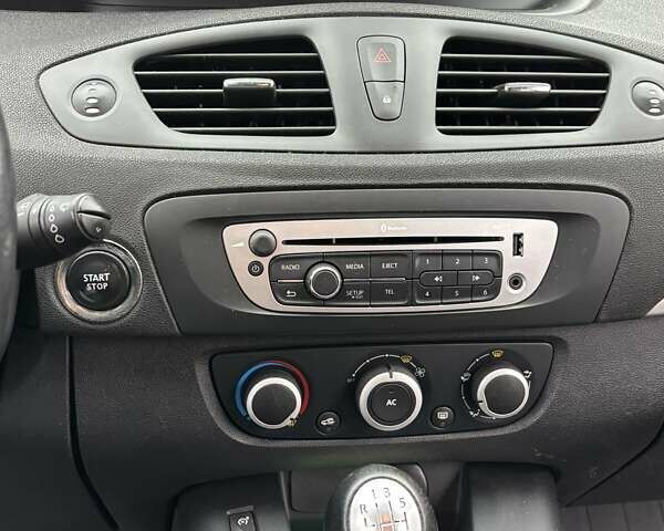 Сірий Рено Гранд Сценік, об'ємом двигуна 1.46 л та пробігом 202 тис. км за 9600 $, фото 14 на Automoto.ua