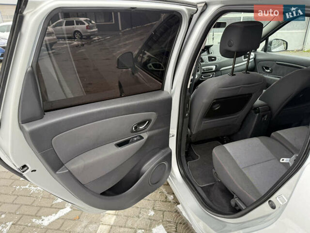 Серый Рено Гранд Сценик, объемом двигателя 1.6 л и пробегом 219 тыс. км за 10600 $, фото 34 на Automoto.ua