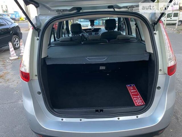 Серый Рено Гранд Сценик, объемом двигателя 1.5 л и пробегом 167 тыс. км за 10400 $, фото 9 на Automoto.ua