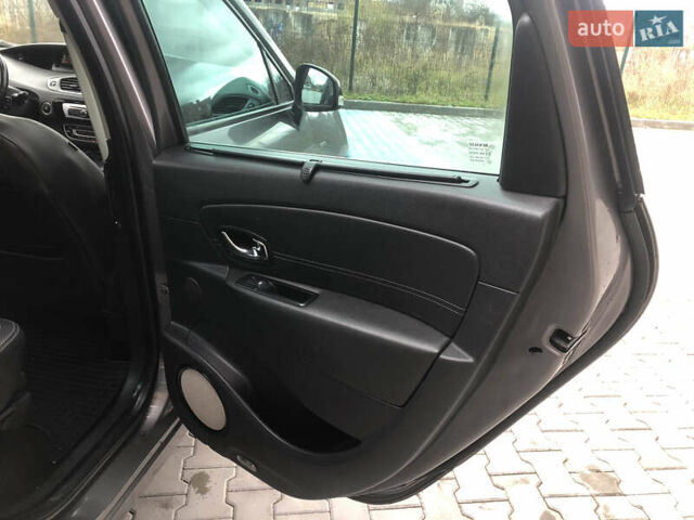 Серый Рено Гранд Сценик, объемом двигателя 1.6 л и пробегом 240 тыс. км за 9999 $, фото 23 на Automoto.ua