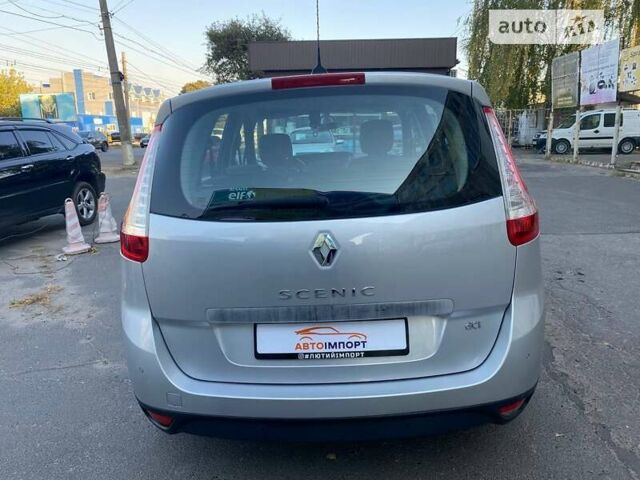 Серый Рено Гранд Сценик, объемом двигателя 1.5 л и пробегом 167 тыс. км за 10400 $, фото 8 на Automoto.ua