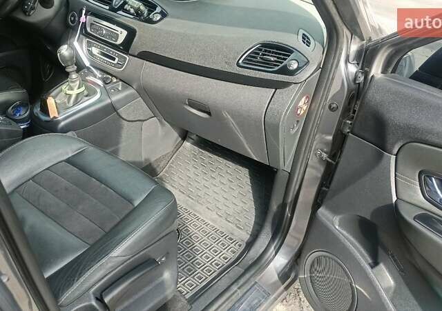 Сірий Рено Гранд Сценік, об'ємом двигуна 1.5 л та пробігом 288 тис. км за 11000 $, фото 19 на Automoto.ua