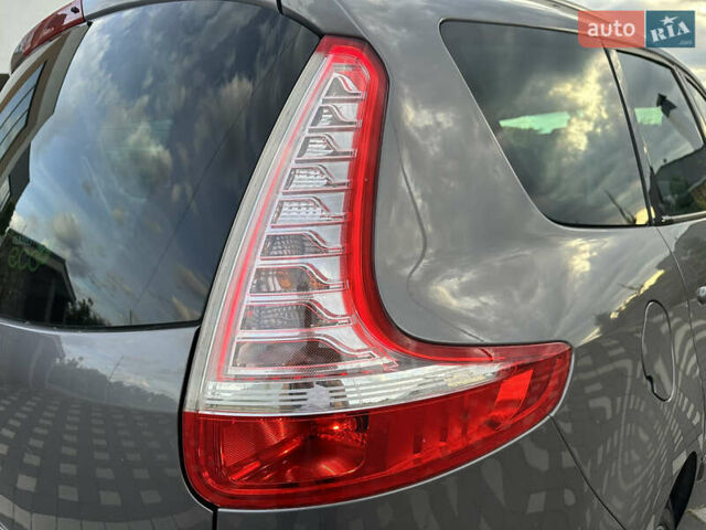 Серый Рено Гранд Сценик, объемом двигателя 1.6 л и пробегом 224 тыс. км за 10550 $, фото 44 на Automoto.ua