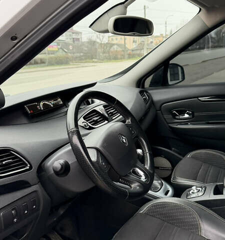 Серый Рено Гранд Сценик, объемом двигателя 1.6 л и пробегом 300 тыс. км за 10500 $, фото 12 на Automoto.ua