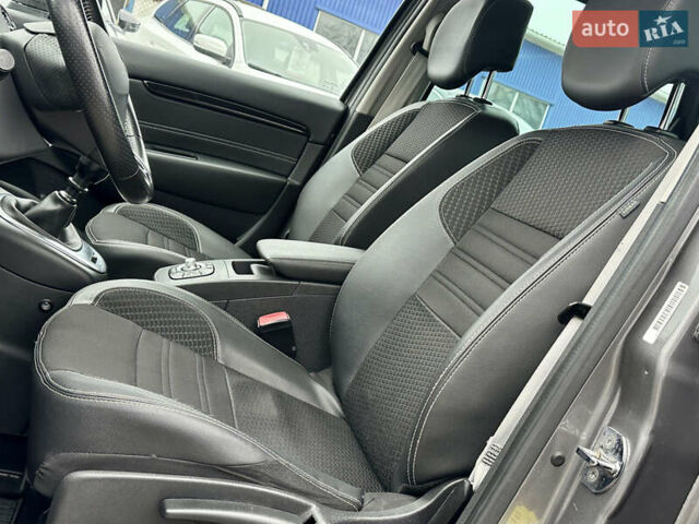 Серый Рено Гранд Сценик, объемом двигателя 0 л и пробегом 213 тыс. км за 10400 $, фото 13 на Automoto.ua