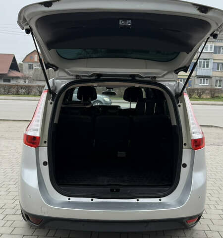 Серый Рено Гранд Сценик, объемом двигателя 1.6 л и пробегом 300 тыс. км за 10500 $, фото 8 на Automoto.ua