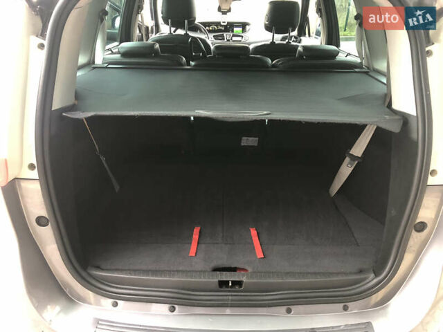 Серый Рено Гранд Сценик, объемом двигателя 1.6 л и пробегом 240 тыс. км за 9999 $, фото 21 на Automoto.ua