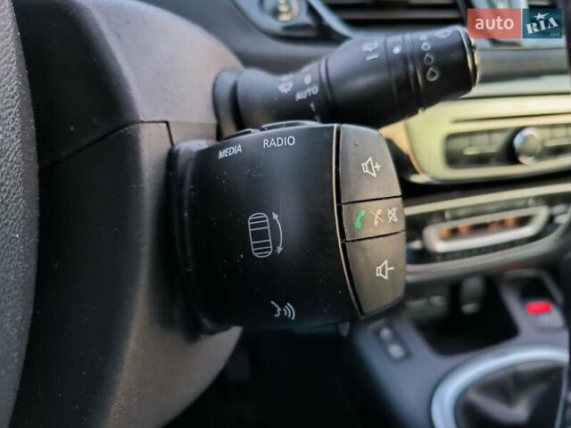 Серый Рено Гранд Сценик, объемом двигателя 1.46 л и пробегом 290 тыс. км за 7490 $, фото 23 на Automoto.ua